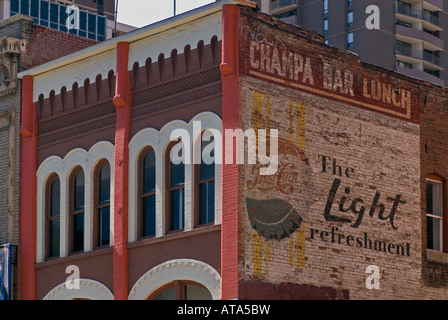 Il vecchio segno di Pepsi in edificio storico su Champa Street Downtown, Denver, Colorado, STATI UNITI D'AMERICA Foto Stock