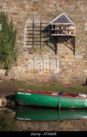 Piccionaia sul Th"Owd sala Tithe Barn pub dalla Lancaster Canal in Garstang Foto Stock