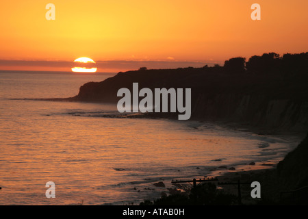Bel tramonto lungo la costa della California vicino a Santa Barbara in California Foto Stock
