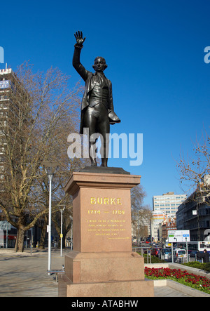 Statua di Edmund Burke nella città di Bristol, Avon, England, Regno Unito Foto Stock