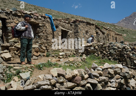 Rovine del villaggio vicino al Toubkal National Park, Atlante, Marocco Foto Stock