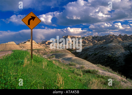 Cartello stradale, girare a destra, Parco nazionale Badlands, Dakota del Sud, Stati Uniti, Foto Stock