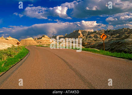 Cartello stradale, girare a destra, Parco nazionale Badlands, Dakota del Sud, Stati Uniti, Foto Stock