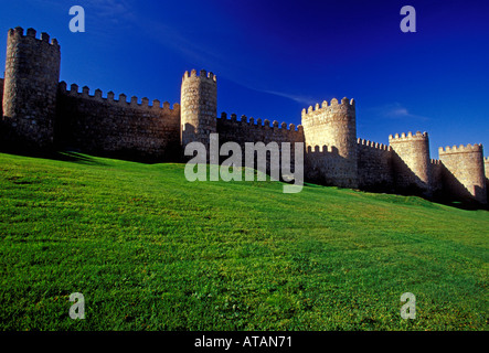 Torri e torrette, mura di Avila, medievale città murata, città di Avila, provincia di Avila, Castiglia e Leon, Spagna, Europa Foto Stock