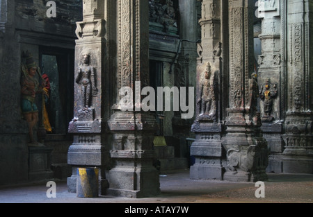 Pilastri interno Sri Meenakshi Temple , Madurai , Tamil Nadu , India del Sud Foto Stock