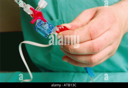 Preparazione del monitoraggio invasivo apparecchiature Foto Stock