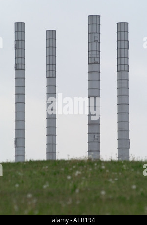 Fumaioli telaio oltre l'orizzonte in una fabbrica di automobili a Newark Delaware USA / Stati Uniti Foto Stock