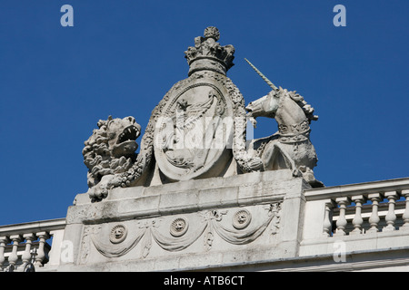 British emblema sulla sommità di Custom House, Dublino, Irlanda Foto Stock