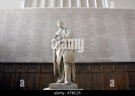 Statua di Sir Isaac Newton al Trinity College di Cambridge Foto Stock