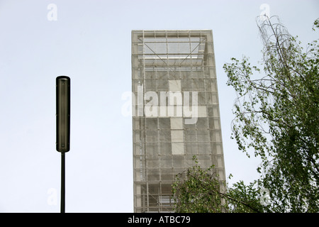 Torre campanaria ultra moderno cubo traslucido chiesa Herz Jesu Kirche Cuore di Gesù Muenchen Monaco di Baviera Baviera Germania Foto Stock