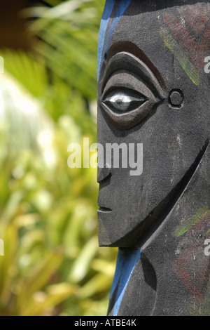 Tiki tradizionale Statua di Bora Bora, Polinesia francese, Bora Bora Foto Stock