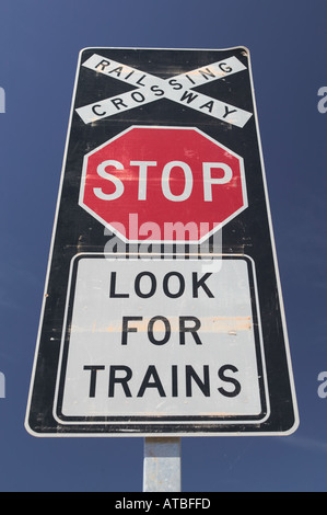 Una linea ferroviaria segno per la nuova sezione del Ghan railway da Alice Springs a Darwin nel Territorio Settentrionale dell'Australia Foto Stock