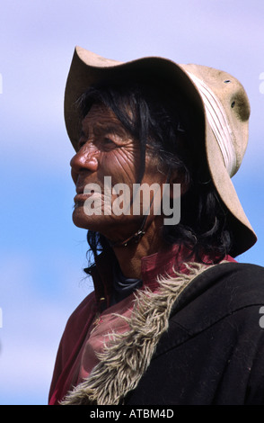 Vecchio Khampa cowboy. Litang, Sichuan, in Cina Foto Stock