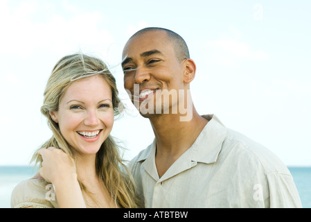 Coppia sorridente insieme, ritratto Foto Stock