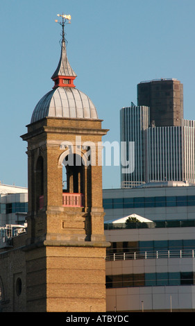 Torre in mattoni a Cannon Street Station Foto Stock