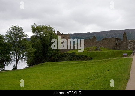 Il pittoresco castello Urquhart, situato sul Lago di Loch Ness, Scozia. Foto Stock