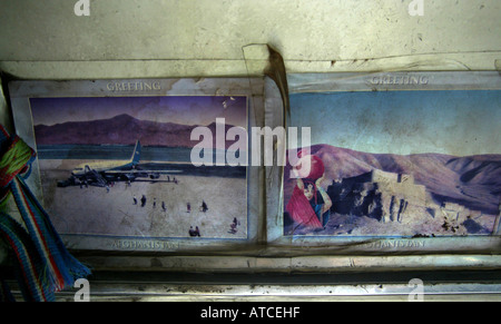 Afghani rifugiati economici che hanno trovato lavoro quotidiano nella città di Peshawar Foto Stock