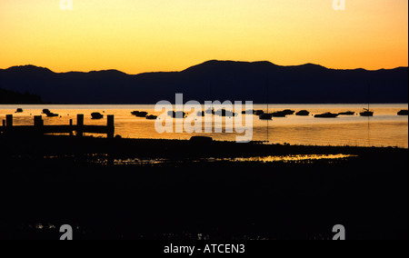 Tramonto sul lago Tahoe da Tahoe City California USA Foto Stock