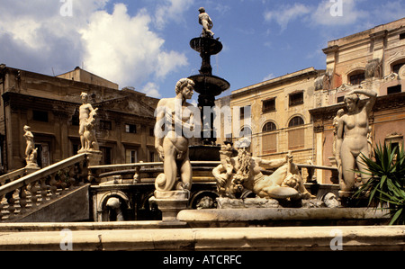 Fontana Monumentale Praetoriana in Piazza Pretoria, Centro storico di Palermo, 1544 a Firenze di Francesco Camilliani, Sicilia, Italia, Foto Stock