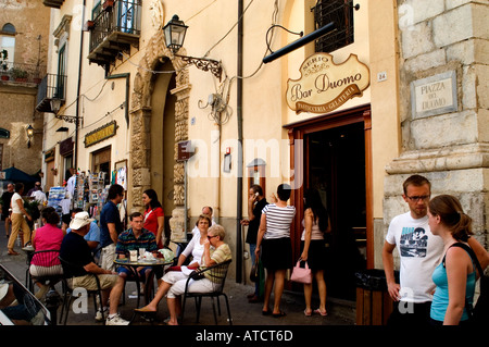 Taormina Sicilia Italia town city bar pub ristorante Foto Stock