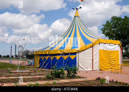 Tenda per motivi di Tohu la Cite des Arts du cirque (il sito di circo arti), Montreal, Quebec, Canada Foto Stock