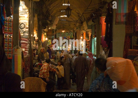 Vista generale del Souk az-Zarb, la città vecchia di Halab, Aleppo, Siria, Medio Oriente. DSC 6332 Foto Stock