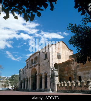 Cattedrale di Santa Maria di Menor (più antica del Nuovo Mondo) nella città coloniale di Santo Domingo, Repubblica Dominicana, dei Caraibi Foto Stock