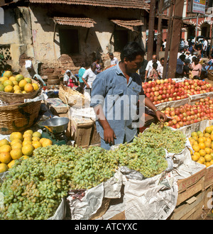 Mercato di frutta e verdura, Margao, Goa, India Foto Stock