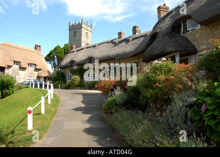 Il pittoresco villaggio di Godshill sull'isola di Wight si trova al largo della costa meridionale dell'Inghilterra. Il piccolo villaggio di Godshill è popolare tra i turisti Foto Stock