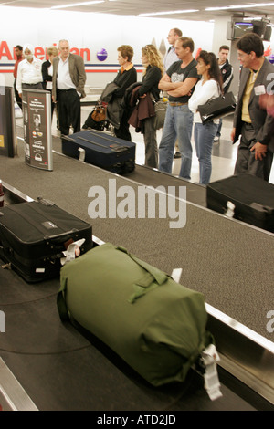 Illinois, il, Prairie state, Land of Lincoln, Cook County, Chicago, o'Hare Airport, ritiro bagagli, nastro trasportatore, bagagli, valigia, bagagli, valigie, arrivo p Foto Stock