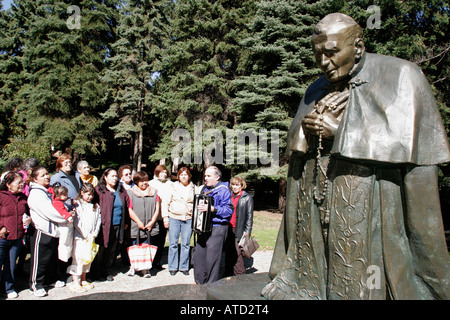 Contea di Indiana Lake, Munster, Monastero di nostra Signora del Monte Carmelo, santuari religiosi carmelitani, tour di gruppo ispanico, Papa Giovanni Paolo, IN061006047 Foto Stock