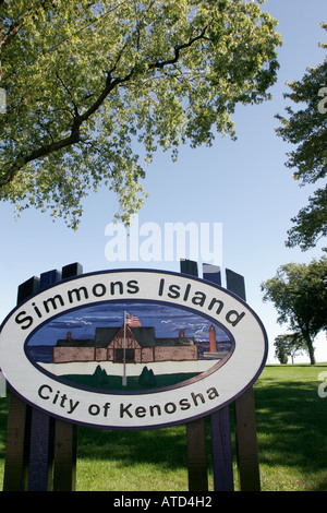 Wisconsin Kenosha County, Kenosha, Simmons Island Park, cartello, Lake Michigan, Trees, WI061001037 Foto Stock