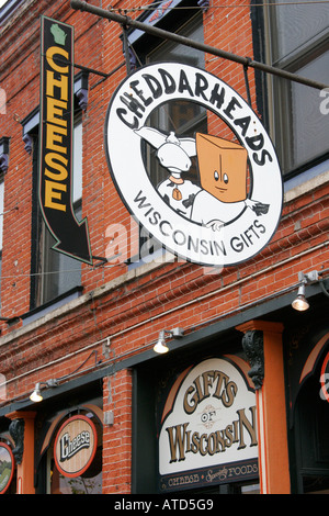 Wisconsin la Crosse County, la Crosse, Pearl Street, Cheddarheads Wisconsin Gifts, indicazioni stradali, WI061012128 Foto Stock