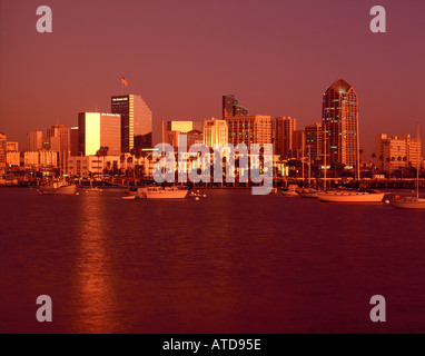 San Diego California skyline della città come si vede al tramonto Foto Stock