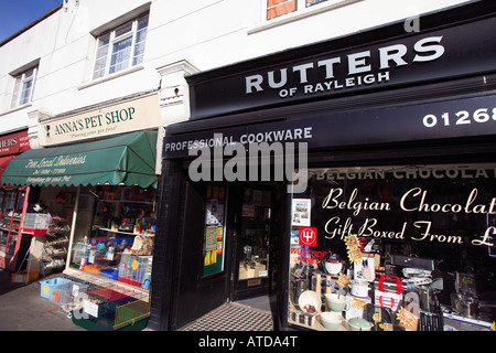 Regno Unito rayleigh essex high street rutters professional pentole shop Foto Stock