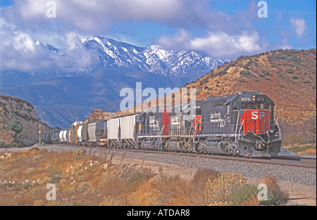 Motori diesel la scalata Cajon Pass Foto Stock