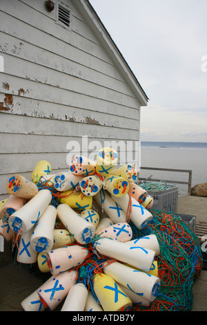 Pila di boe in Giordania Bay, Faro percorso, Nova Scotia, Canada, America del Nord. Foto di Willy Matheisl Foto Stock