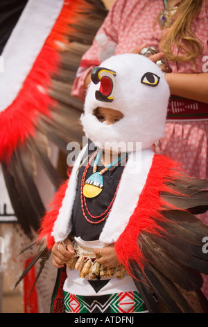 I giovani di San Juan Indian Pueblo Eagle Dance Gallup Inter Tribal Indian Ceremonial Gallup New Mexico Foto Stock