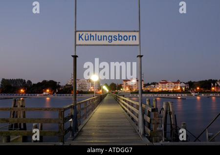 Pier a Kuehlungsborn al crepuscolo, la Pomerania Occidentale, Germania Foto Stock