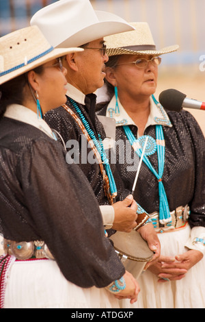Indiano Navajo cantanti presso il canto e la danza Gallup Inter Tribal Indian Ceremonial Gallup New Mexico Foto Stock