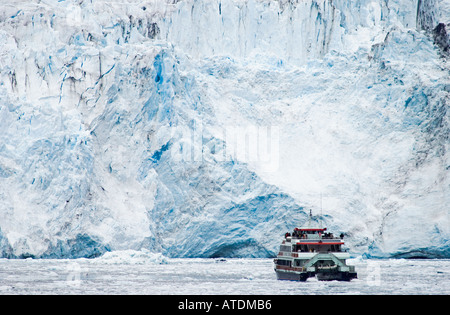 Tour in Barca Klondike esprimere di fronte a sorpresa sul ghiacciaio di Prince William Sound Alaska Foto Stock