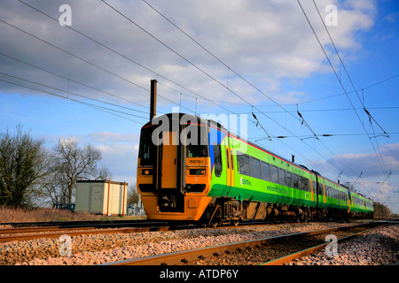 158780 Unità centrale sul suo modo di Liverpool Lime Street capi unità nord in Berkshire vicino a Peterborough Cambridgeshire Inghilterra Foto Stock