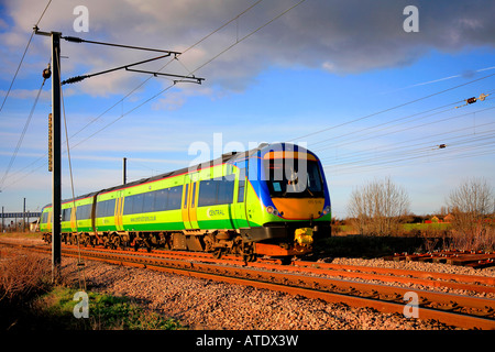 170516 Treni centrale Turbostar capi unità sud in Berkshire vicino a Peterborough Cambridgeshire England Regno Unito Regno Unito Foto Stock