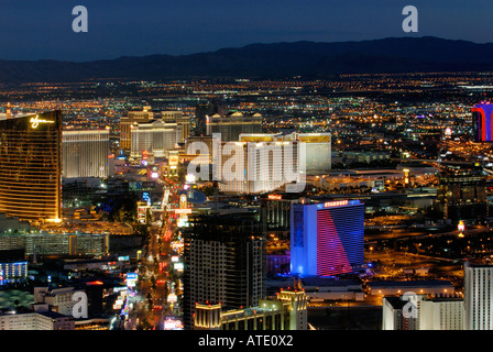Vista notturna di Las Vegas Boulevard Las Vegas Nevada USA Foto Stock