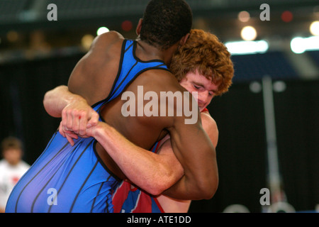 Il wrestling concorrenza nell'AAU Junior Olympics a Detroit Foto Stock