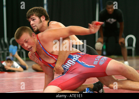 Il wrestling concorrenza nell'AAU Junior Olympics a Detroit Foto Stock