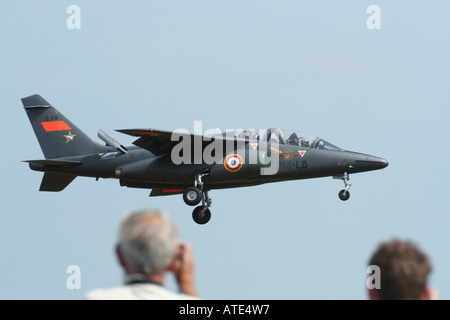 Francese Air Force Alpha Jet trainer in atterraggio a Waddington Airshow internazionale 2006 Foto Stock