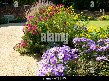 Il giardino murato a Lydiard Park, Swindon, Wiltshire, Inghilterra, Regno Unito Foto Stock