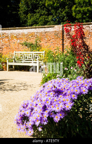 Il giardino murato a Lydiard Park, Swindon, Wiltshire, Inghilterra, Regno Unito Foto Stock