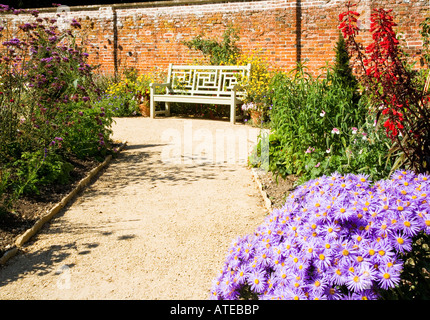 Il giardino murato a Lydiard Park, Swindon, Wiltshire, Inghilterra, Regno Unito Foto Stock